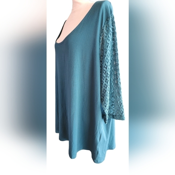 Fade Green Lace Cut-out Tunic Top Women's Medium NWT - Picture 1 of 9